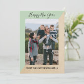 Carte de prêt-à-porter verte moderne Slant Nouvel (Debout devant)