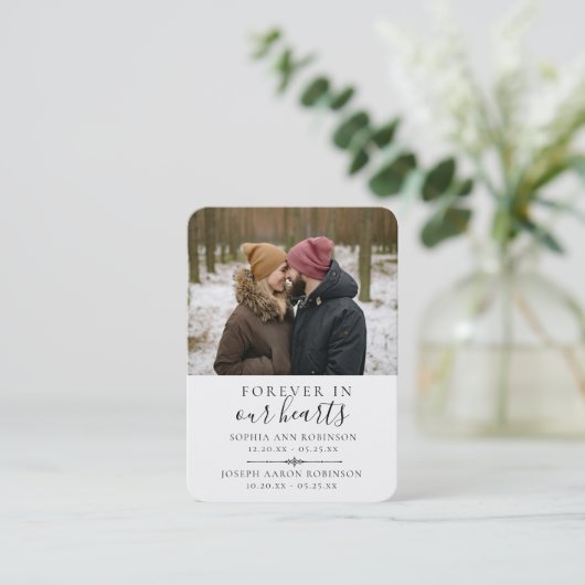 Carte de prière commémorative double photo (Debout devant)