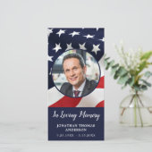 Carte de prière commémorative du drapeau américain (Debout devant)
