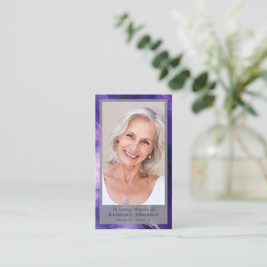 Carte de prière commémorative en marbre violet (Debout devant)