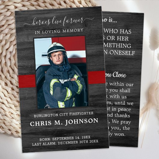 Carte de prière commémorative Rustic Firefighter