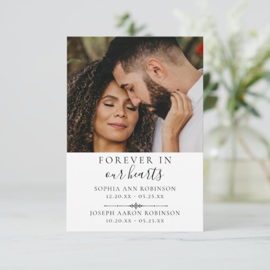 Carte de prière funéraire commémorative double (Debout devant)