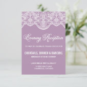 Carte de réception de mariage en brocart violet de (Debout devant)