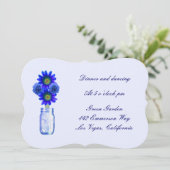Carte de réception Mason Jar aux fleurs bleues (Debout devant)