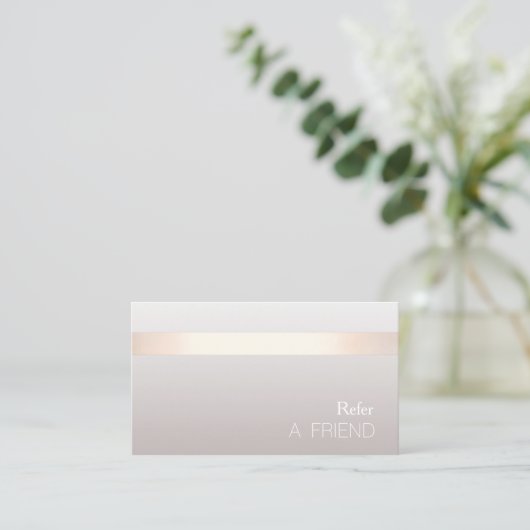 Carte de recommandation simple et élégante du salo (Debout devant)