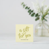 Carte de réduction de coupon de script jaune moder (Debout devant)