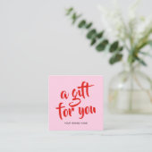 Carte de réduction de coupon de script rose modern (Debout devant)