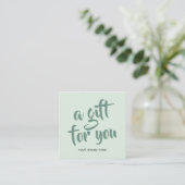 Carte de réduction de coupon de script vert clair (Debout devant)
