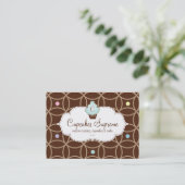 Carte De Réduction Le certificat-prime de boulangerie de petit gâteau (Debout devant)