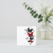 Carte De Réduction Papillons noirs et rouges volants (Debout devant)