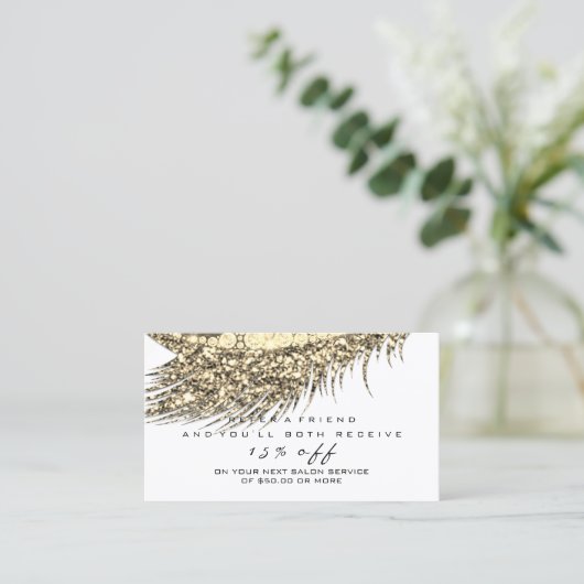 Carte de référence du salon Lash de maquillage d'o (Debout devant)