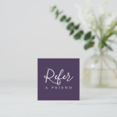 Carte de référence simple et élégante violet et bl (Debout devant)