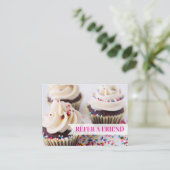 Carte De Référencement Boulangerie de cupcakes (Debout devant)