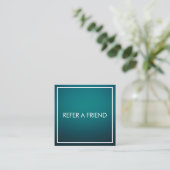 Carte De Référencement Salon de Beauté Moderne Élégant (Debout devant)