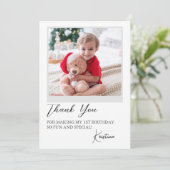 Carte de remerciement d'anniversaire avec script p (Debout devant)