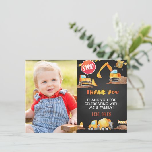 Carte de remerciement d'anniversaire de constructi (Debout devant)