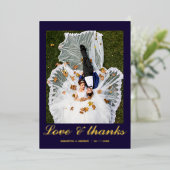 Carte de remerciement de mariage moderne en bleu m (Debout devant)