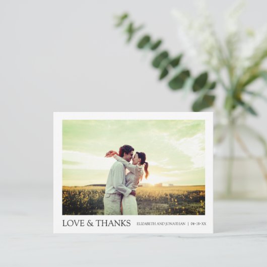 Carte de remerciement de mariage simple moderne av (Debout devant)