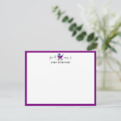 Carte de remerciement de naissance violette modern (Debout devant)