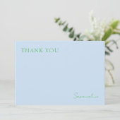 Carte de remerciement plate à monogramme bleu vert (Debout devant)