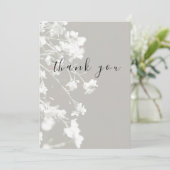 Carte de remerciement plate florale grise et blanc (Debout devant)
