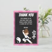 Carte de remerciement pour fille aux cheveux bruns (Debout devant)