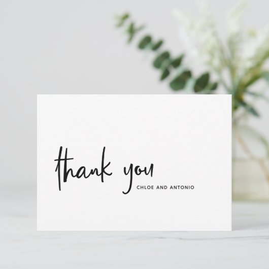 Carte de remerciement simple en typographie script (Debout devant)