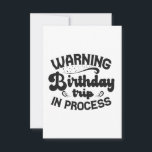 Carte De Remerciements Avertissement Anniversaire Voyage En Cours Drôle C<br><div class="desc">drôle,  voyager,  vacances,  été,  voyage,  anniversaire,  cadeau,  plage,  famille,  appariement</div>