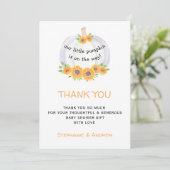 Carte de remerciements Baby shower citrouille (Debout devant)