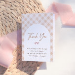Carte De Remerciements Baby shower d'automne Cutie Pie En vichy Arch<br><div class="desc">Une carte de remerciement qui correspond à notre collection de Baby showers A Little Cutie Pie Fall. Cette carte pliée est munie d'un motif en vichy avec une arche boho. "Merci" est écrit en calligraphie. Ci-dessous, un message de remerciement peut être modifié. À l'intérieur de la carte, il y a...</div>