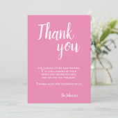 Carte De Remerciements Baby shower de typographie rose simple (Debout devant)