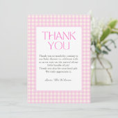 Carte De Remerciements Baby Shower Fille au Gingham Rose Classique (Debout devant)