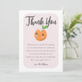Carte De Remerciements Baby shower rose Little Cutie (Debout devant)