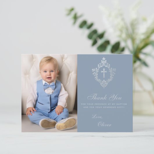 Carte De Remerciements Baptême Dusty Blue Crest Cross Elegant Boy Photo (Debout devant)