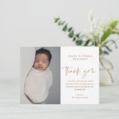 Carte De Remerciements Baptême écriture moderne (Debout devant)