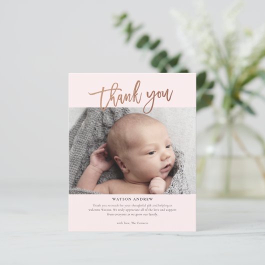 Carte de remerciements bébé photo de script modern (Debout devant)