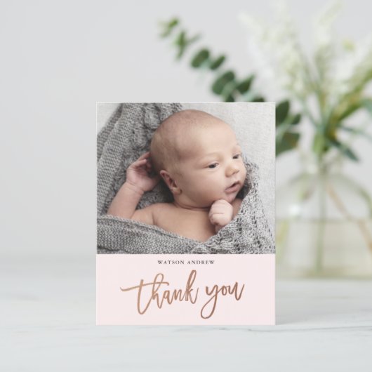 Carte de remerciements bébé photo de script modern (Debout devant)