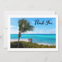 Belle plage tropicale aux palmiers venteux