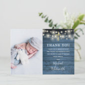 Carte De Remerciements Bleu Rustique Chaîne de bois Lumières Photo Baptêm (Debout devant)
