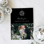 Carte De Remerciements Boule Disco Minimale avec Photo | Mariage noir<br><div class="desc">Ces cartes de remerciement en mariage noir foncé, à la fois élégantes et tendance, présentent un style moderne et minimaliste, avec un script manuscrit blanc et un texte classique. Une boule de disco dessinée à la main et rétro est présentée dans une illustration fantaisiste. Ajoutez votre photo de mariage préférée....</div>