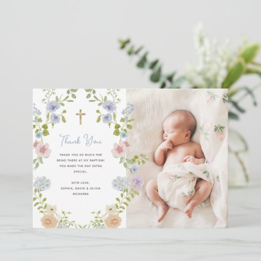 Carte De Remerciements Cadre floral pastel et croix dorée | Baptême (Debout devant)