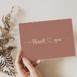 Carte De Remerciements Calligraphie minimaliste Terracotta Mariage plat<br><div class="desc">Cette calligraphie minimaliste carte de remerciements plat en terre cuite est parfaite pour un mariage rustique. Le design sobre et élégant est caractérisé par une typographie classique et sophistiquée. Personnalisez l'intérieur de la carte avec vos noms, et un message de remerciement. Ou laissez la section de message de remerciement vide...</div>