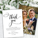 Carte De Remerciements Calligraphie moderne Mariage photo de script bohém<br><div class="desc">Moderne Chic Whimsical Calligraphie Script Photo Mariage Carte de remerciements. Un mariage élégant merci modèle avec une photo verticale complète, le texte "Merci" dans une main tourbillonnant fantaisie lettrage typographie swash tail script de police en noir et blanc. Carte recto verso avec message de remerciement préfabriqué à l'avant, et photo...</div>