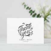 Carte De Remerciements Calligraphie personnalisée Mariage Remerciements O (Debout devant)