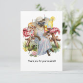 Carte De Remerciements Cat is drinking wine with picnic food background (Debout devant)