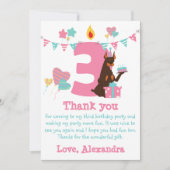 Carte De Remerciements Chien mignon avec gâteau à côté du numéro Trois An (Devant)