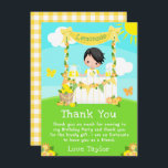 Carte De Remerciements Citronade Stand Birthday Black Hair Boy<br><div class="desc">Cette carte de remerciements mignonne et capricieuse présente un fils à cheveux noirs à peau claire sur un stand de limonade jaune qui est décoré de fleurs et de bottes. Dans l'arrière - plan est un ciel bleu, soleil et papillons. Le texte combine les polices décoratives et sans serif pour...</div>