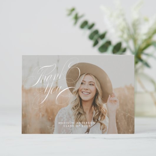 Carte de remerciements Classy Script Graduation (Debout devant)