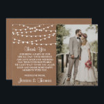 Carte De Remerciements Collection de Mariages Rustic Kraft<br><div class="desc">Remerciez avec style ces cartes de remerciement mariages élégantes et très tendance. Le design est facile à personnaliser avec votre propre texte de remerciement spécial et une photo de votre choix et vos invités seront ravis quand ils recevront ces fabuleuses cartes de remerciement. Les éléments mariages correspondants se trouvent dans...</div>
