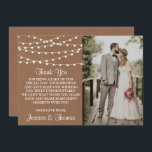 Carte De Remerciements Collection de Mariages Rustic Kraft<br><div class="desc">Remerciez avec style ces cartes de remerciement mariages élégantes et très tendance. Le design est facile à personnaliser avec votre propre texte de remerciement spécial et une photo de votre choix et vos invités seront ravis quand ils recevront ces fabuleuses cartes de remerciement. Les éléments mariages correspondants se trouvent dans...</div>